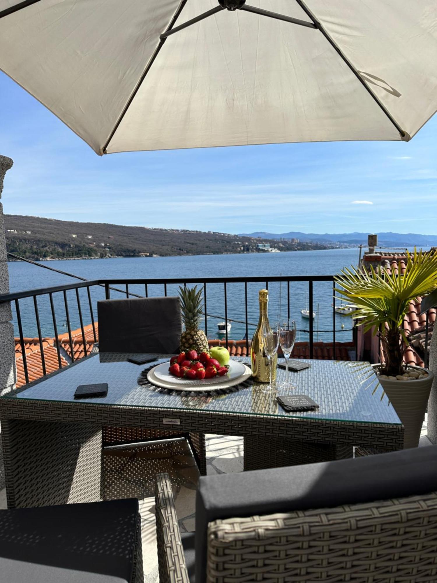 Villa Volos Apartment Karmen With Roof Terrace, Sea View, Free Private Parking Opatija Luaran gambar